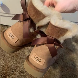 Ugg Mini Bailey Bow Boots. Size US 6.